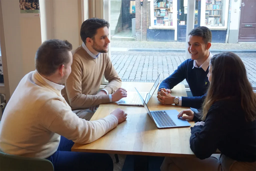 Consultants in overleg over veiligheidsvraagstukken